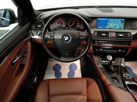 BMW 5-serie - 520D Sedan 184pk HIGH EXE M-SPORT Navi, Leer, Camera, Xenon, ECC, LMV - 1