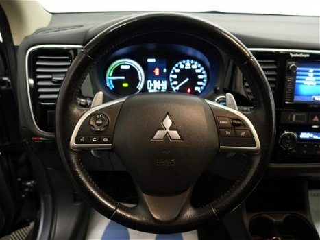 Mitsubishi Outlander - 2.0 PHEV Instyle Plus 4WD AUT, Schuifdak, Leer, Navi, Camera, LMV - 1