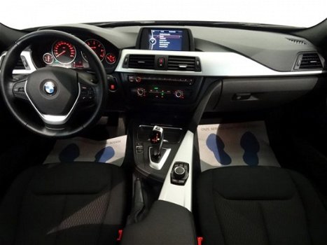 BMW 3-serie - 316D 2.0 Sedan Sport Edition AUT8, ECC, 17inch LMV, Chrome line - 1