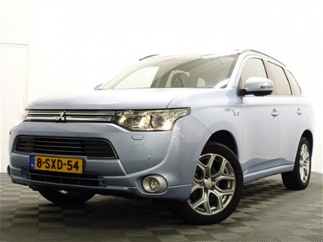 Mitsubishi Outlander - 2.0 PHEV Instyle Plus 4WD Aut, Schuifdak, Leer, Navi, camera, Full - 1