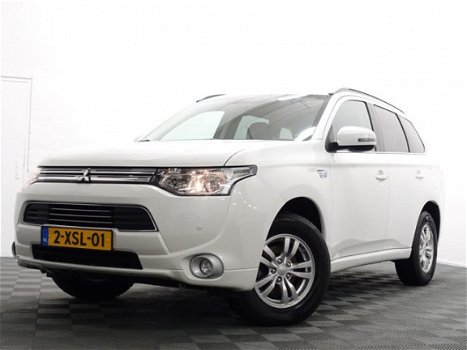 Mitsubishi Outlander - 2.0 PHEV INSTYLE + 4WD Aut, Navi, Camera, Hleer, ECC, LMV - 1