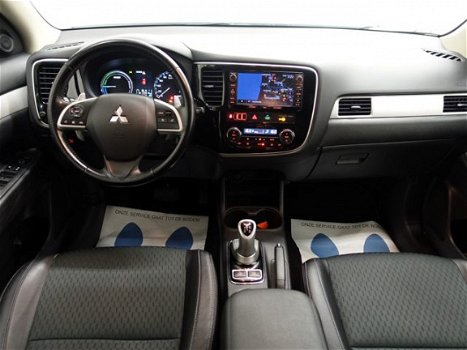 Mitsubishi Outlander - 2.0 PHEV INSTYLE + 4WD Aut, Navi, Camera, Hleer, ECC, LMV - 1