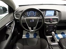 Volvo V40 - 1.6 D2 Momentum Panodak, Navi, Camera, Xenon, ECC, LMV