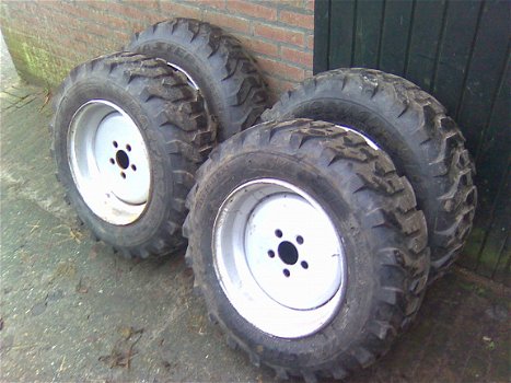 2 setjes shovelbanden met velgen - 1