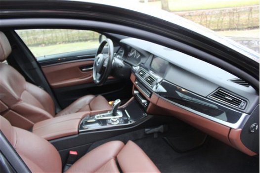 BMW 5-serie Touring - 525d High Executive *AUT*. / PANODAK / SPORTSTOELEN - LEDER / NAVI GROOT / EL. - 1