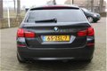 BMW 5-serie Touring - 525d High Executive *AUT*. / PANODAK / SPORTSTOELEN - LEDER / NAVI GROOT / EL. - 1 - Thumbnail