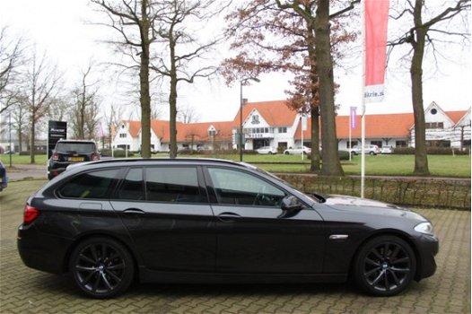 BMW 5-serie Touring - 525d High Executive *AUT*. / PANODAK / SPORTSTOELEN - LEDER / NAVI GROOT / EL. - 1