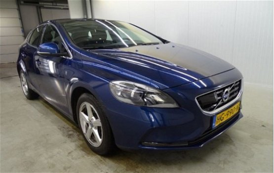 Volvo V40 - 2.0 D2 Ocean Race / NAVI / AIRCO-ECC / PANORAMADAK / LEDER / XENON / PDC / LMV / TREKHAA - 1