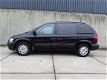 Chrysler Voyager - 3.3i V6 LX Automaat, leder, NAV, airco - 1 - Thumbnail