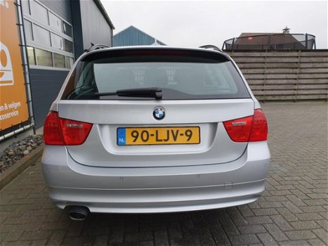 BMW 3-serie Touring - 318i Business Line met Climate & Cruise control, PDC achter, Navigatie, Afn. T - 1