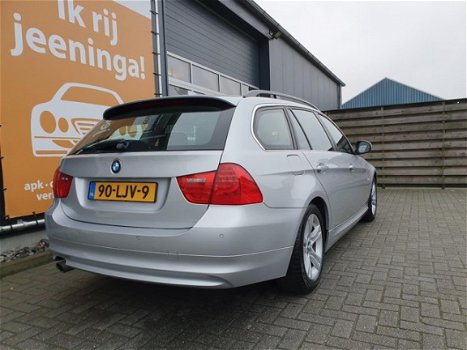 BMW 3-serie Touring - 318i Business Line met Climate & Cruise control, PDC achter, Navigatie, Afn. T - 1