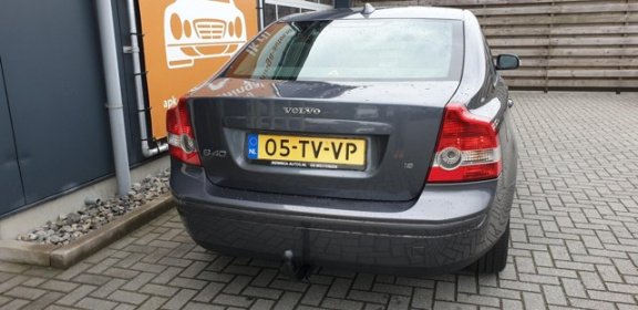 Volvo S40 - 1.8 Momentum Met Navigatie, Airco en Trekhaak - 1