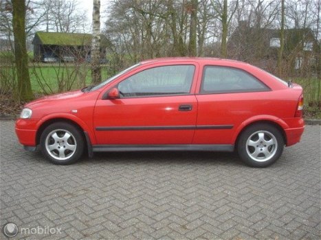 Opel Astra - 1.6 GL 55 KW APK 6-2020 Koppakking lek? - 1