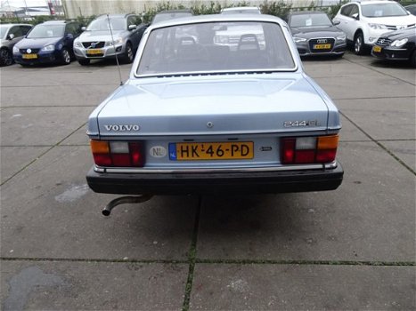 Volvo 244 - 2.3 GL - 1