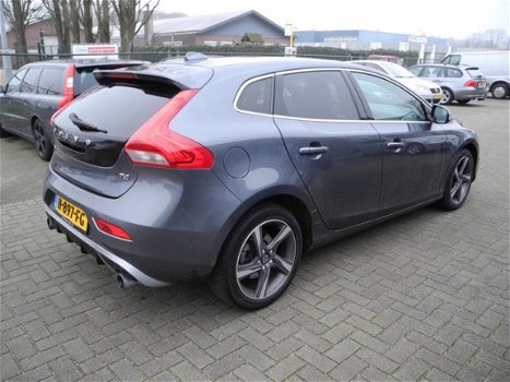 Volvo V40 - 1.6 T4 R-Design aut. 170.000 km nwe apk. zeer kompleet. BAK NIET 100% - 1