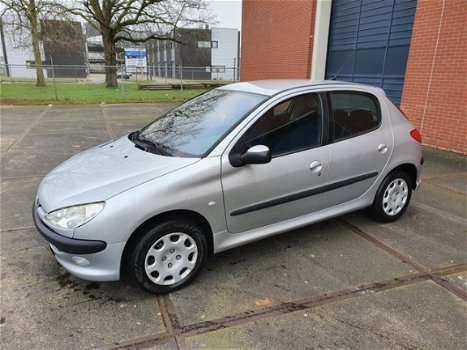 Peugeot 206 - 1.4-16V Gentry - 1