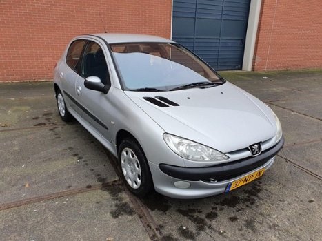 Peugeot 206 - 1.4-16V Gentry - 1