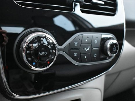 Renault Zoe - Q210 Zen Quickcharge 22 kWh (ex Accu) / Navigatie + Camera / Climate en Cruise control - 1