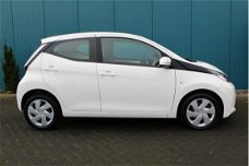 Toyota Aygo - 1.0 VVT-i x-play AC/NAV/CRUISE/A.R.CAMERA/BLUETOOTH/1'EIG