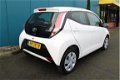 Toyota Aygo - 1.0 VVT-i x-play AC/NAV/CRUISE/A.R.CAMERA/BLUETOOTH/1'EIG - 1 - Thumbnail