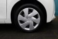 Toyota Aygo - 1.0 VVT-i x-play AC/NAV/CRUISE/A.R.CAMERA/BLUETOOTH/1'EIG - 1 - Thumbnail