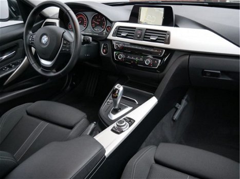 BMW 3-serie - 316d 116pk Corporate Lease Essential AUTOMAAT Sportstoelen / Aut.-Airco / PDC / Stoelv - 1