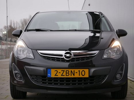 Opel Corsa - 1.2-16V 86pk BlitZ 5-deurs Navigatie / Bluetooth / Winterpakket - 1