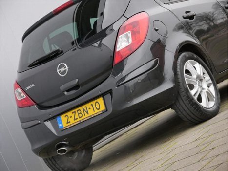 Opel Corsa - 1.2-16V 86pk BlitZ 5-deurs Navigatie / Bluetooth / Winterpakket - 1