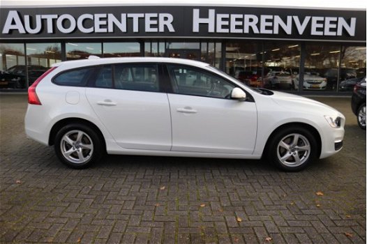 Volvo V60 - 2.0 D4 50 procent deal 6.875, - ACTIE Trekhaak / PDC / Navi / Clima / Bluetooth / Wi-Fi - 1