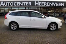 Volvo V60 - 2.0 D4 50 procent deal 6.875, - ACTIE Trekhaak / PDC / Navi / Clima / Bluetooth / Wi-Fi