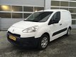 Peugeot Partner - 1.6 HDi 90pk Airco/Trekhaak/Inrichting - 1 - Thumbnail