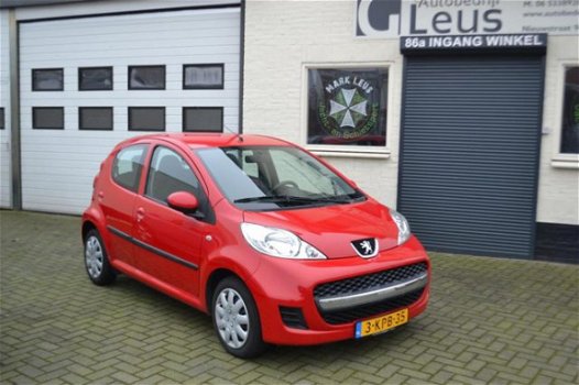 Peugeot 107 - 1.0-12V Millesim 200 Cruisecontrol / 5 drs - 1