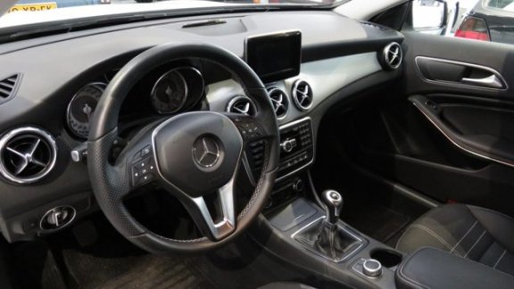Mercedes-Benz GLA-Klasse - 180 URBAN NIGHT * NAVI * PDC * 62.111 km * Bluetooth - 1