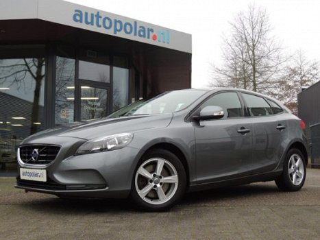 Volvo V40 - T3 152pk Aut. Kinetic Navi/ECC/PDC/Verwarmde stoelen - 1