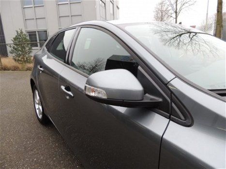 Volvo V40 - T3 152pk Aut. Kinetic Navi/ECC/PDC/Verwarmde stoelen - 1