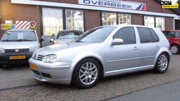 Volkswagen Golf - 2.3 V5 Highline - 1