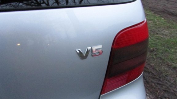 Volkswagen Golf - 2.3 V5 Highline - 1