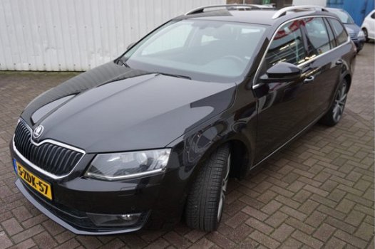 Skoda Octavia Combi - 1.4 TSI Elegance Businessline Aut - 1