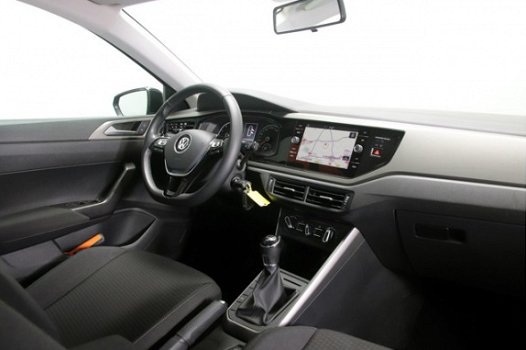 Volkswagen Polo - 1.0 MPI Comfortline Navigatie Parkeersensoren Stuurbediening Airco - 1