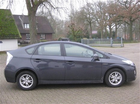 Toyota Prius - 1.8 Dynamic nette prius met navigatie parkeersensoren en achteruitrijcamera - 1