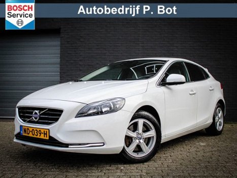 Volvo V40 - 2.0 D3 Momentum 150 PK / Trekhaak - 1