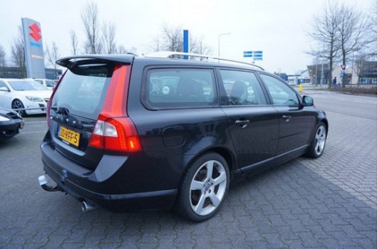 Volvo V70 - D5 R-DESIGN HANDBAK LEER NAVI TREKHAAK ZEER MOOI - 1