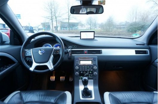 Volvo V70 - D5 R-DESIGN HANDBAK LEER NAVI TREKHAAK ZEER MOOI - 1