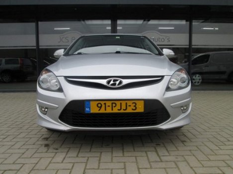 Hyundai i30 - 1.6i CVVT i-Motion Ecc Navi Pdc 2011 - 1