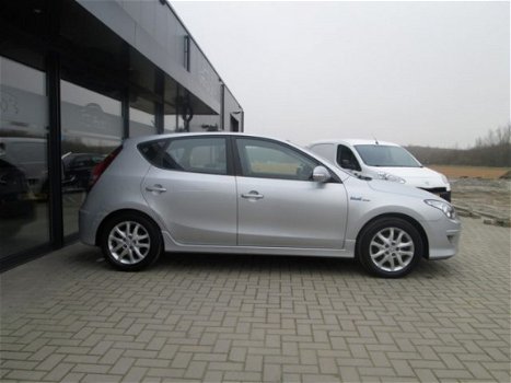 Hyundai i30 - 1.6i CVVT i-Motion Ecc Navi Pdc 2011 - 1