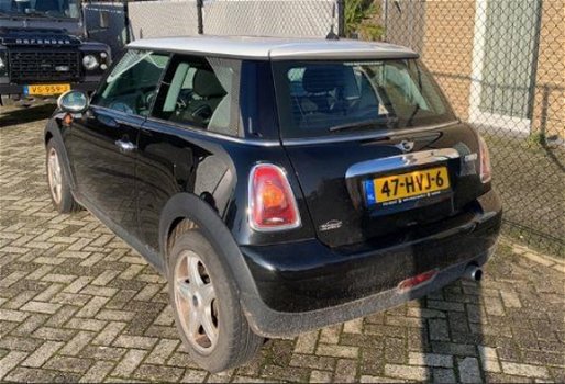 Mini Mini Cooper - 1.6 Pepper 120pk zwart metallic met wit dak/ spiegels - 1