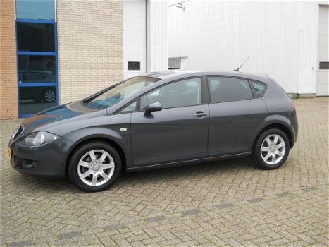 Seat Leon - 1.6 Businessline navigatie/elekpakket/pdc - 1