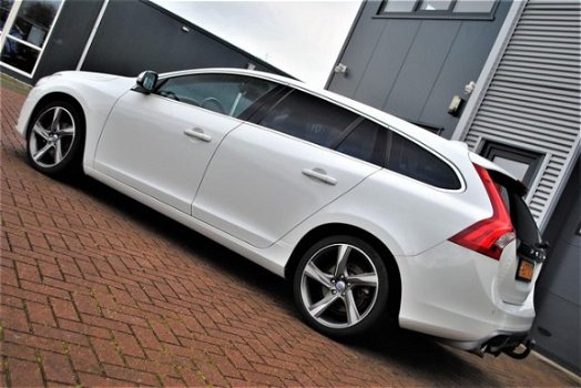 Volvo V60 - 1.6 T3 R-Design * Uitstraling / volleer - 1