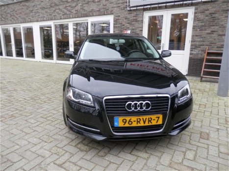 Audi A3 Sportback - 1.4 TFSI Attraction Pro Line Business 18 inch velgen met splinternieuwe banden - 1