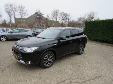 Mitsubishi Outlander - 2.0 PHEV Limited Edition X-Line Panorama, Leer, Xenon, vol opties AANBIEDING - 1